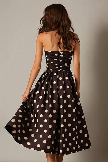 Robe bustier trapèze en satin marron foncé à pois